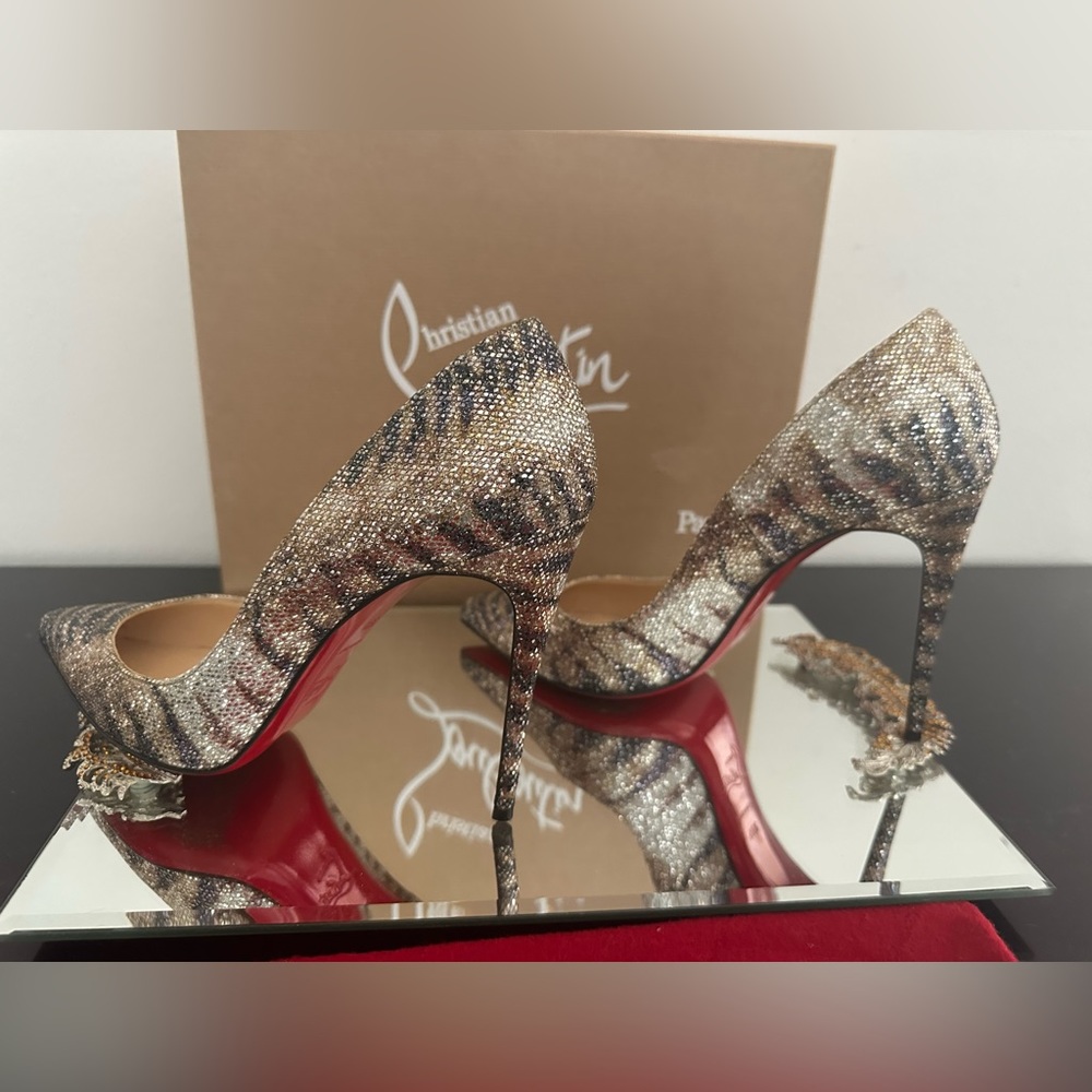 Gorgeous Louboutin  Pigalle Follies Silver Sirène 🩶❣️